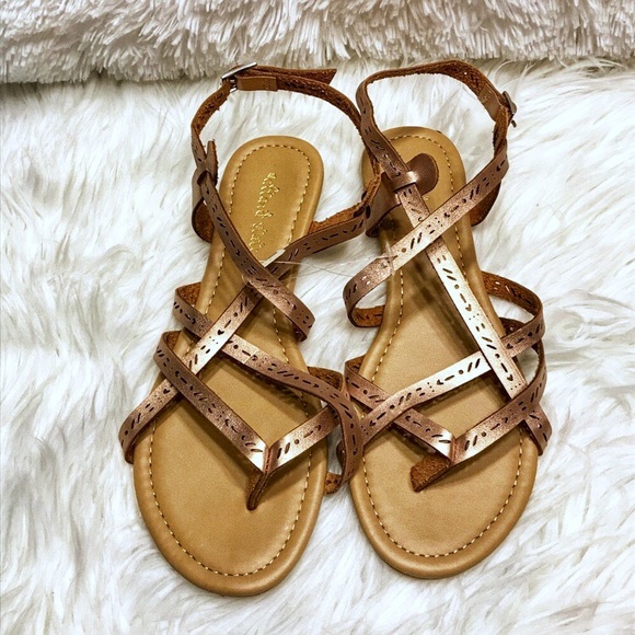 Altar'd State Shoes - 👡2/$15 NWT ALTARD STATE Sandals Sz• 7